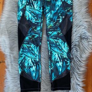 ATHLETA CAPRI LEGGING XS fits Sml Palm Tree Green Pixel Haze Multi Fast Mesh